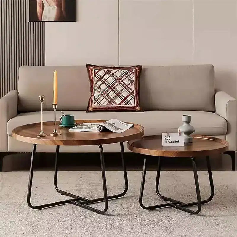 Set di 2 tavolini da caffè rotondi impilabili marroni – Gambe in metallo, piano in legno, stile moderno di metà secolo