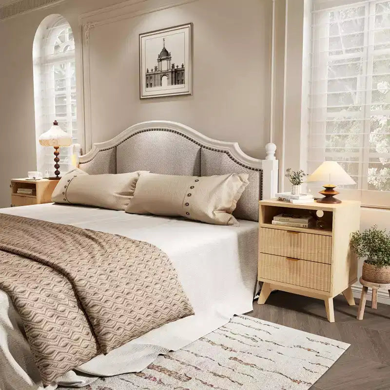 Comodino scanalato con porte USB e prese elettriche, Marrone / Naturale, 2 cassetti, Confezione da 1 o 2