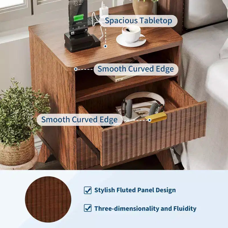 Comodino scanalato con porte USB e prese elettriche, Marrone / Naturale, 2 cassetti, Confezione da 1 o 2