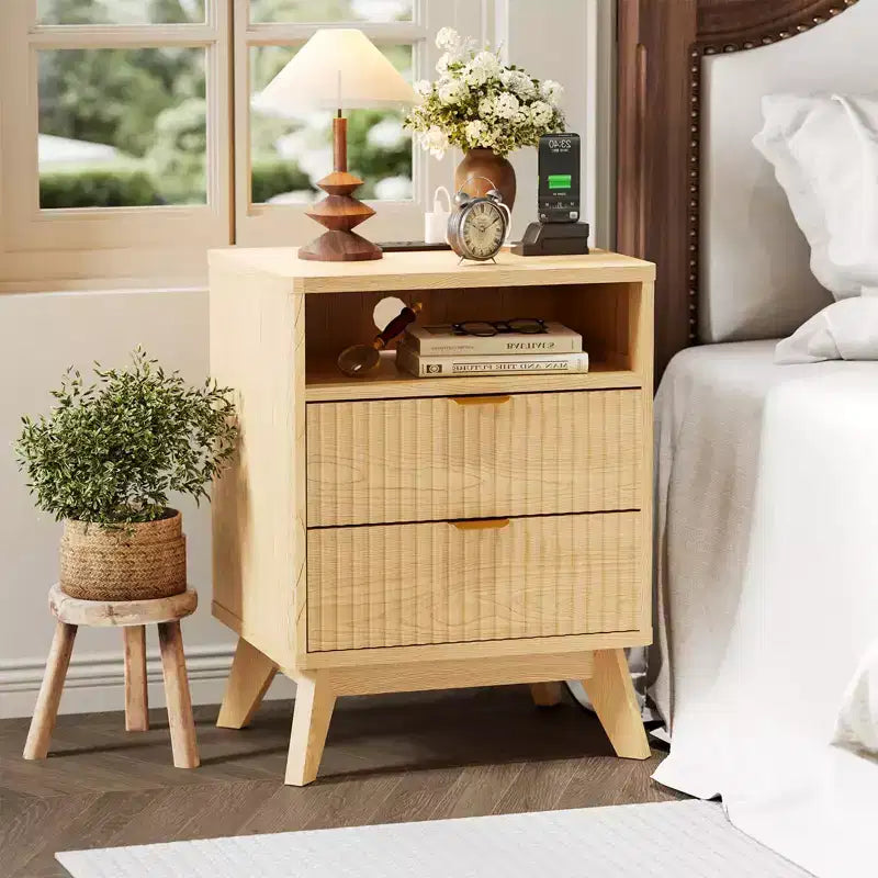 Comodino scanalato con porte USB e prese elettriche, Marrone / Naturale, 2 cassetti, Confezione da 1 o 2