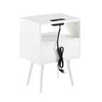 Comodino Bianco in Rattan con Cassetto e Porte di Ricarica USB – 1 Persona
