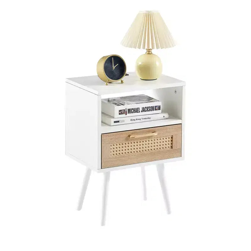 Comodino Bianco in Rattan con Cassetto e Porte di Ricarica USB – 1 Persona